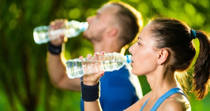 Hidratación y Deporte: Tu Guía Esencial para Mejorar el Rendimiento y Evitar Riesgos